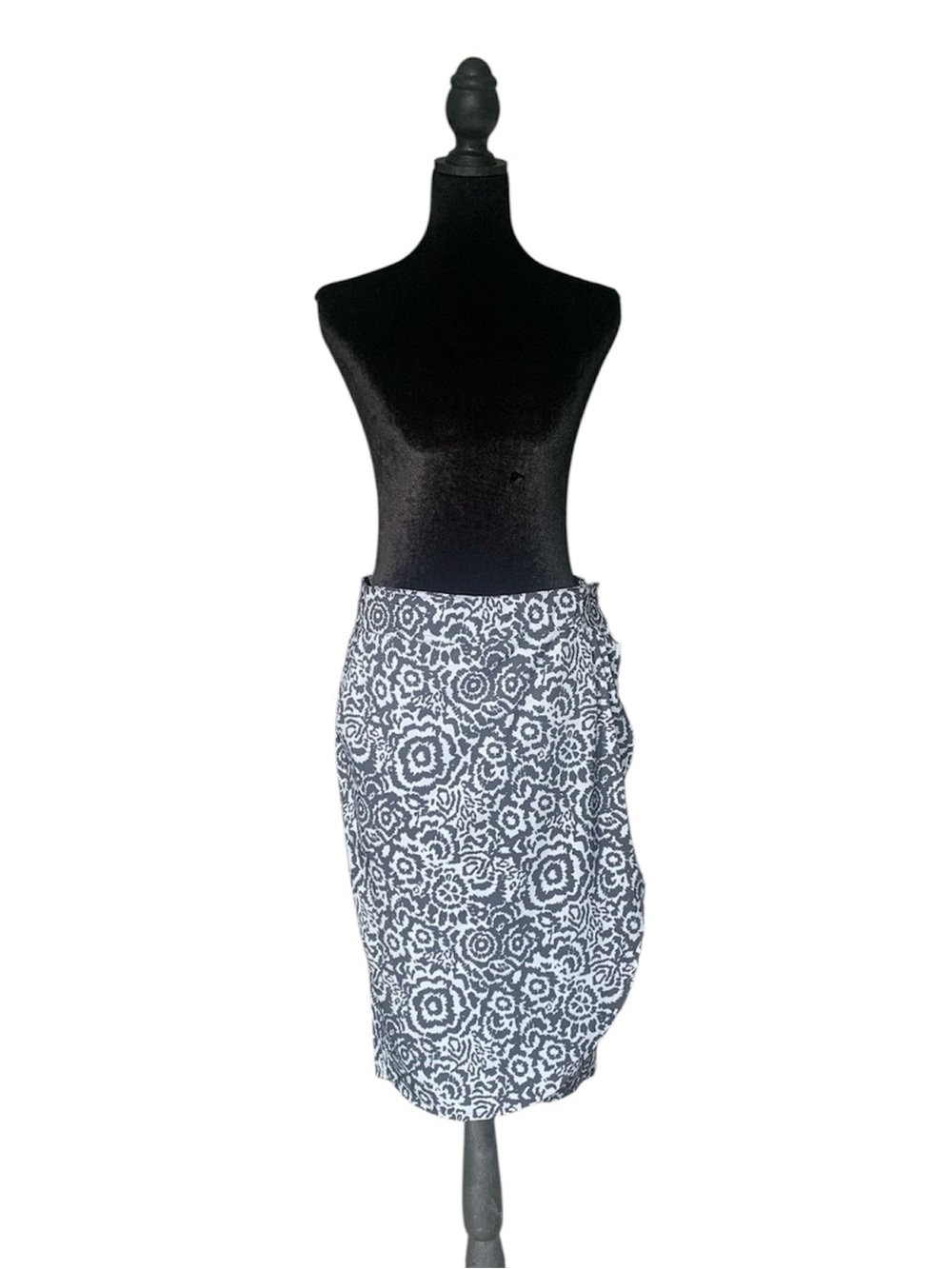 NWOT! Women's Rip skirt length 3 wrap skirt